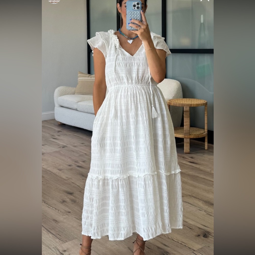 Gorgeous‎ white tahlulah dress
